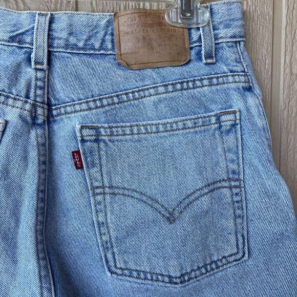 Levi's Women's Red Tab Light Wash Jean Shorts, Size 9 Jr, Vintage Early 90s - Picture 7 of 8